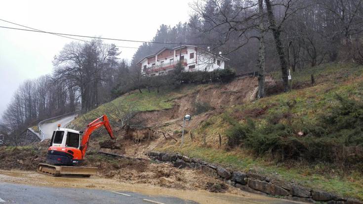 Plazaolako natur bidearen konpontze lanak hasi dituzte