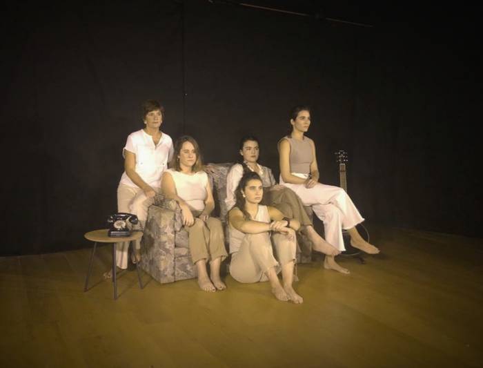 'Lotura basatiak' antzezlana