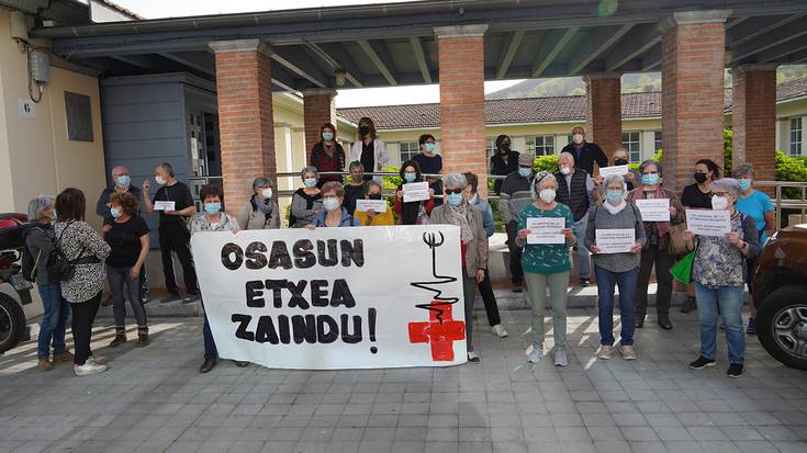 Osasun Etxea zaintzea eskatuz elkarretaratzea egin dute gaur ere Lesakan