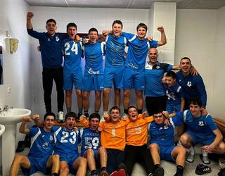 Txapeldunen faseko lehen postua segurtatu eta lauko finala Doneztebera ekarriko du Errekako gizonezkoen eskubaloi taldeak