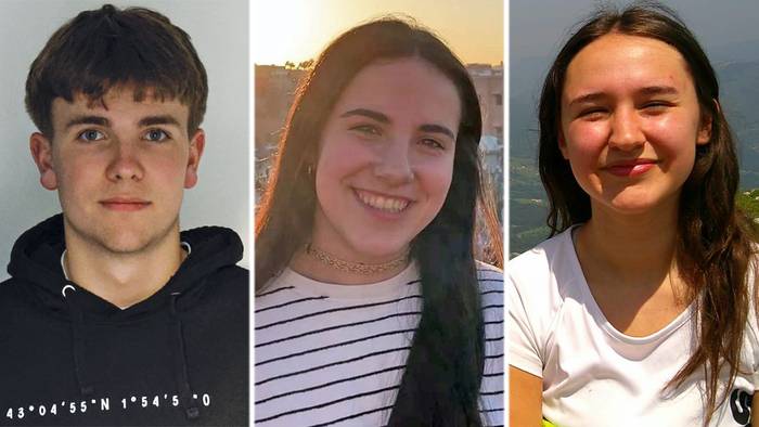 Unibertsitatera Sartzeko Probari buruz Amazabal institutuko Oier Aranburu, Maddi Zugarramurdi eta Elorri Zelaiarekin