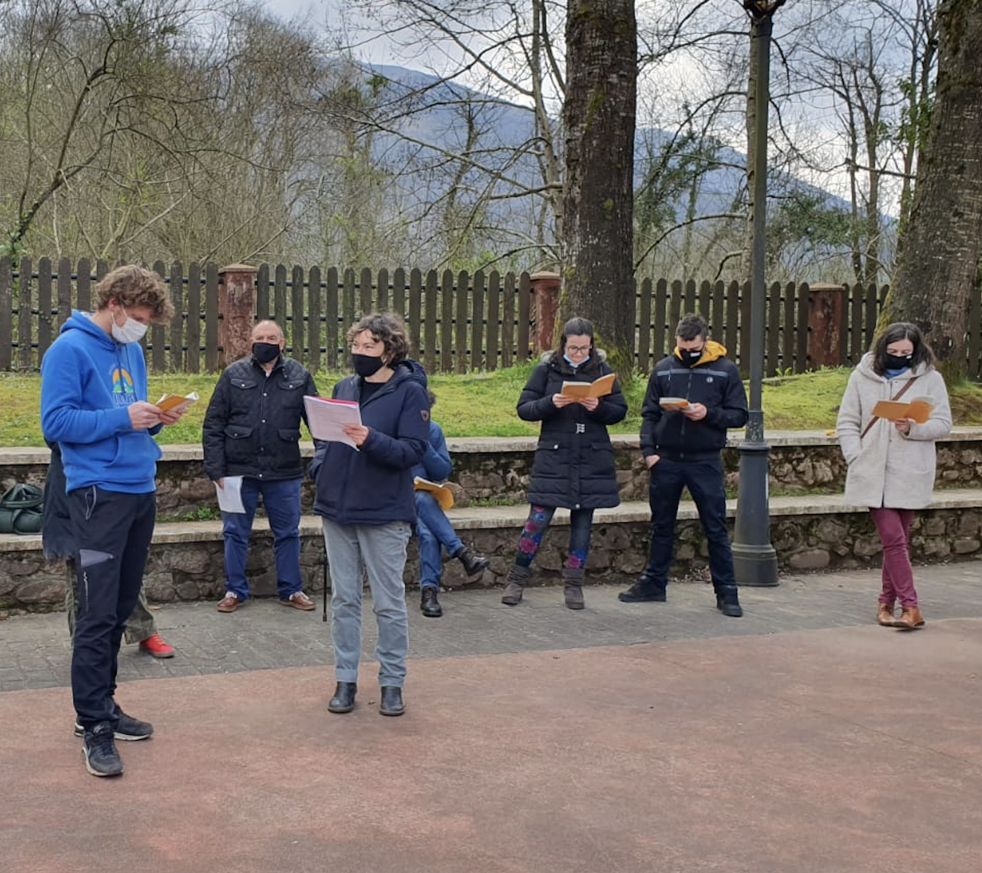 'Erratzukoak ere ez ziren sorginek' antzerkia aurkeztuko dute apirilaren 8an eta 9an erratzuarrek