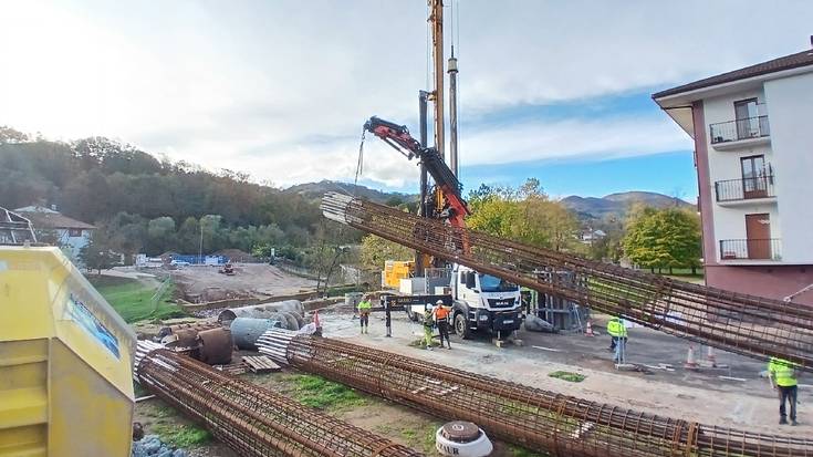 Elizondoko Baztanberri auzoko trafikoa arinduko duen zubi berria eraikitzen hasiak dira