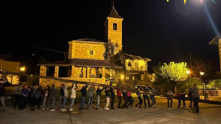 Giro ederra izan dute Elbeteko bestetan