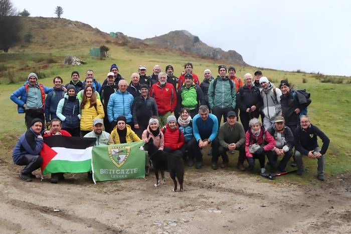 Urtea bukatzeko Bianditzera igo dira Beti Gazteko mendizaleak eta errege egunean Arantzako zirkua eginen dute