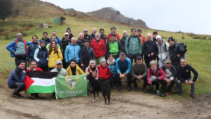Urtea bukatzeko Bianditzera igo dira Beti Gazteko mendizaleak eta errege egunean Arantzako zirkua eginen dute