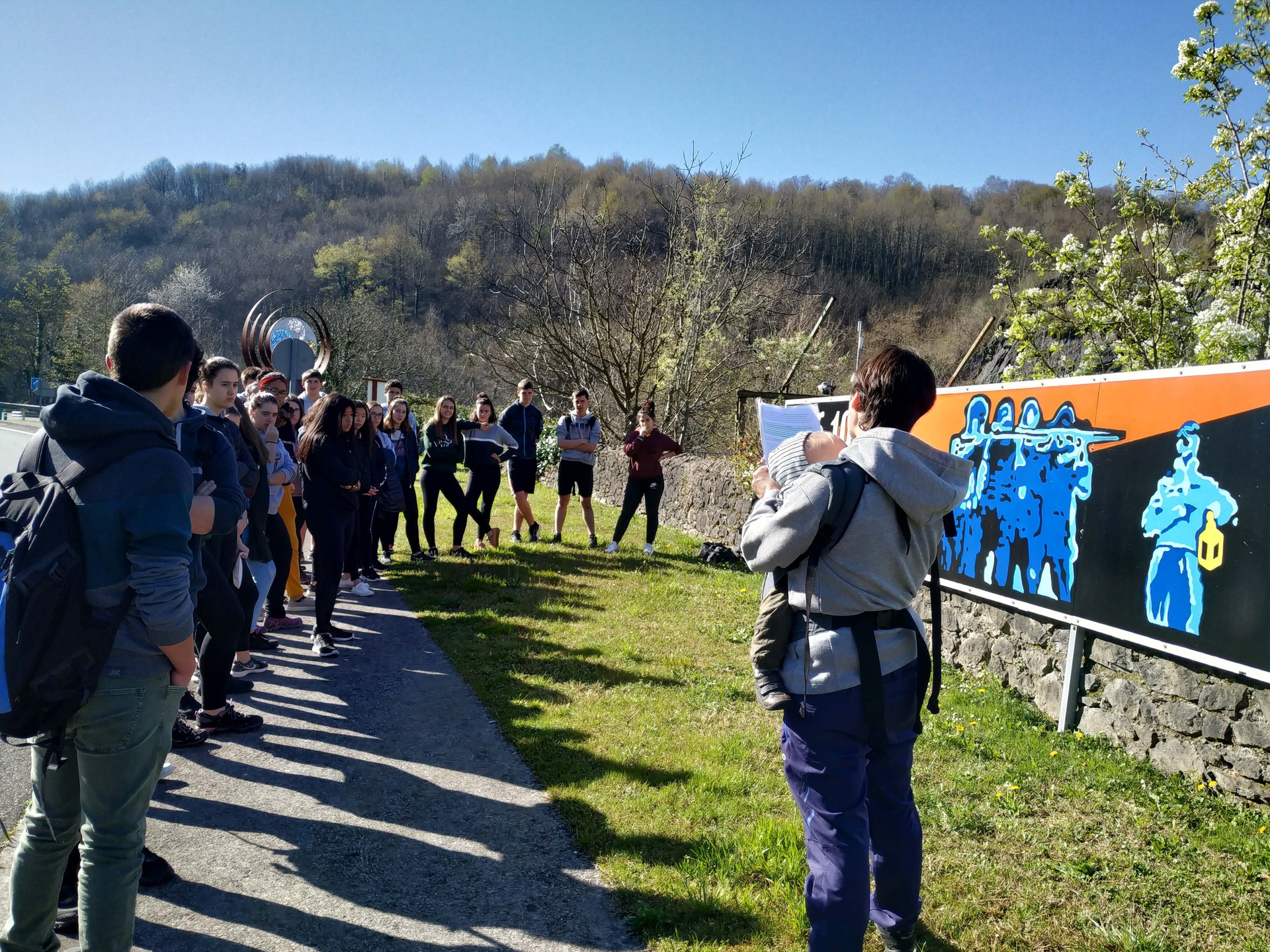 Toki Ona institutuan memoria historikoa lantzeko proiektu bat egin dute
