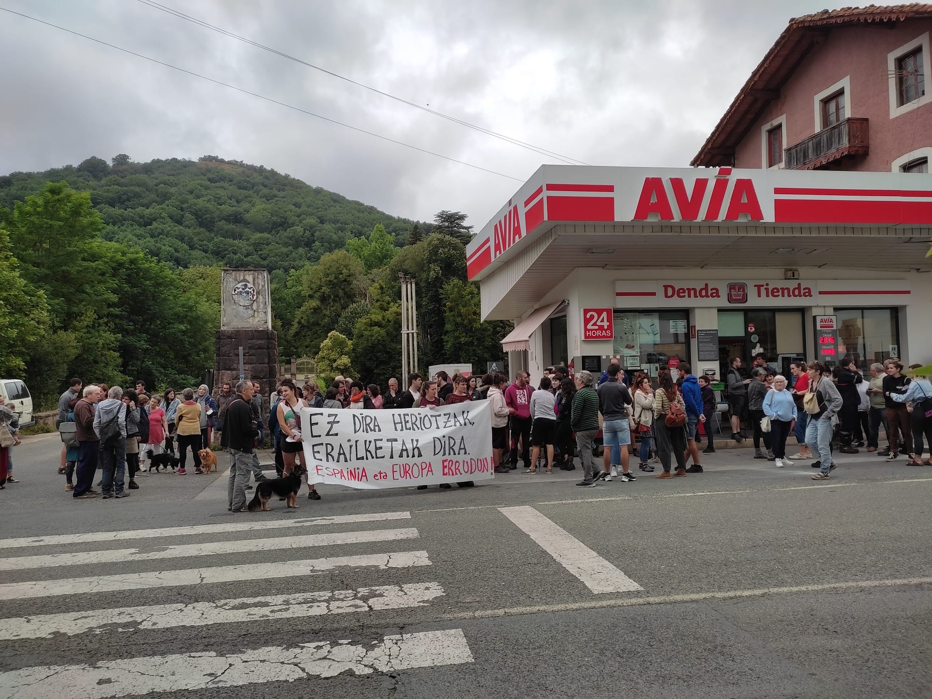 Elkarretaratzea Oronoz-Mugairin «Europako mugetako sarraskiak» salatzeko