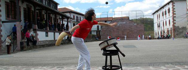 Laxoa txapelketako final laurdenetako hiru partida jokatu dituzte asteburuan