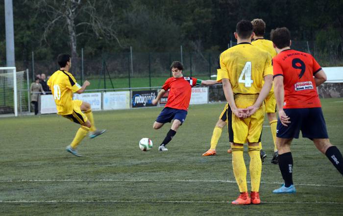 Osasuna liderra hartuko du Baztan futbol taldeak larunbatean Giltxaurdin