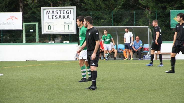 Beti Gazteko futbol talde nagusiak urteko lehen partida jokatuko du igandean Mastegin