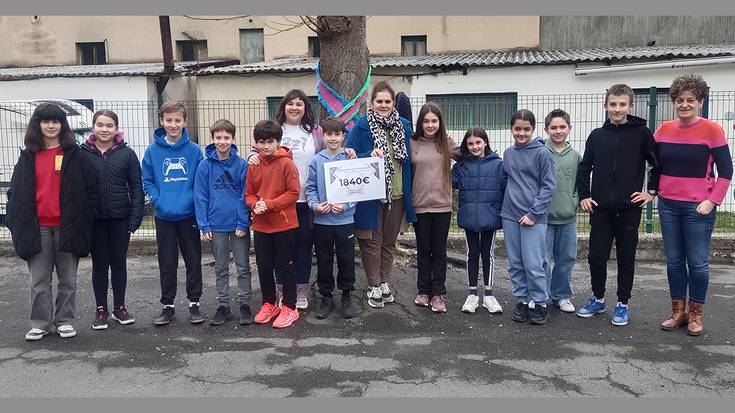 Goizuetako Minbiziaren Egun Solidarioan bildutako dirua 2zi Elkarteari eman diote