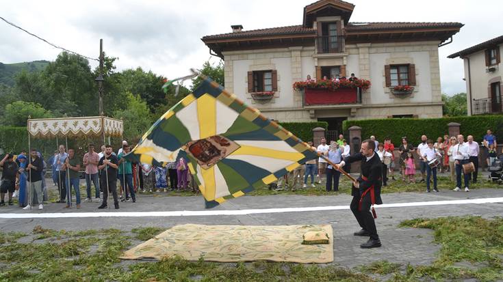 Bestaberri eguneko prozesioa egin dute Beran