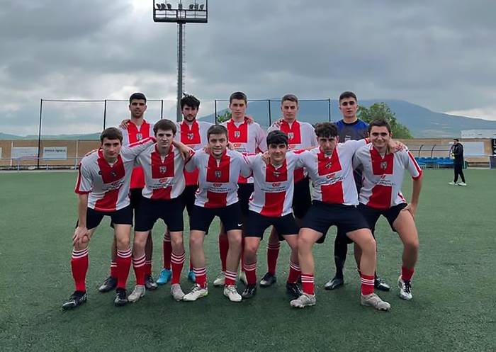 Doneztebe Futbol Taldeak ere hurbil du ligan lehenbizikoa izatea eta igoera