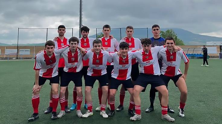 Doneztebe Futbol Taldeak ere hurbil du ligan lehenbizikoa izatea eta igoera