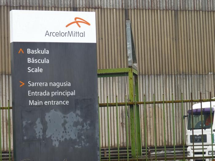 Aldi baterako lan erregulazioa proposatu du Arcelor Mittalek, baita Legasa eta Lesakako lantegietan ere