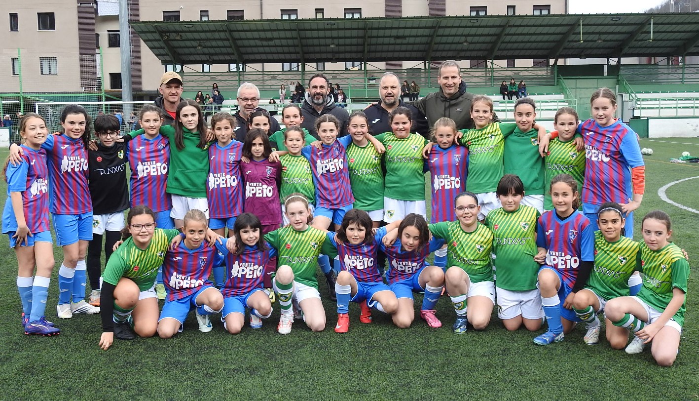 Sarako Izarra errugbi taldeko gizonezkoek Frantziako txapelketako final hamaseirenak jokatuko dituzte