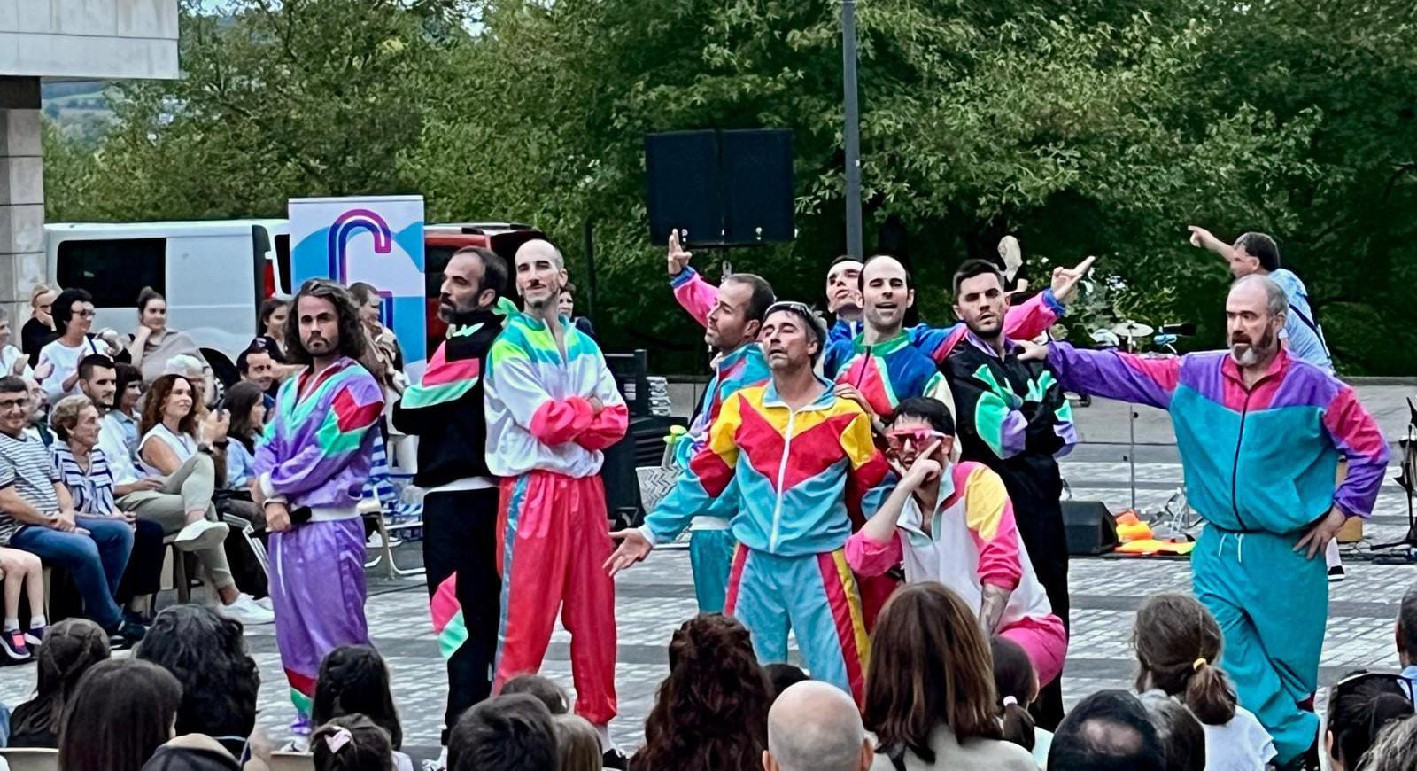 Tio Teronen semeak taldeak dantza ikuskizun umoretsua eskainiko du urriaren 11n Zugarramurdin