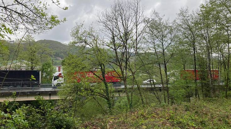 Beratik Biriaturainoko kamioi-pilaketak N-121-A errepidean