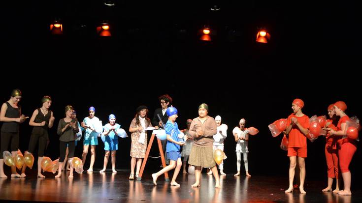 Berako ikastetxeetako Lehen Hezkuntzako ikasleak ere taulara igo dira Mugaz Gain jaialdian