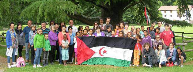 Bi lagunendako otorduen zozketan saritutako 37 zenbakiak jakinarazi ditu Saharaztan elkarteak