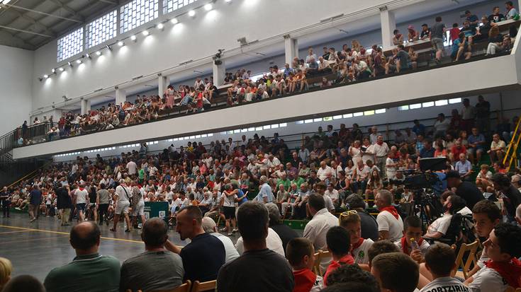 Berako bestetako pilota jaialdi mistoaren alde egindako borroka bideo batean bildu du Goldatzek