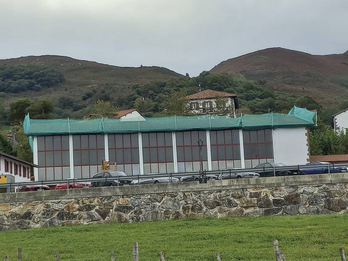 Otsaileko bigarren astean edekiko da seguruenik Zugarramurdiko frontoia