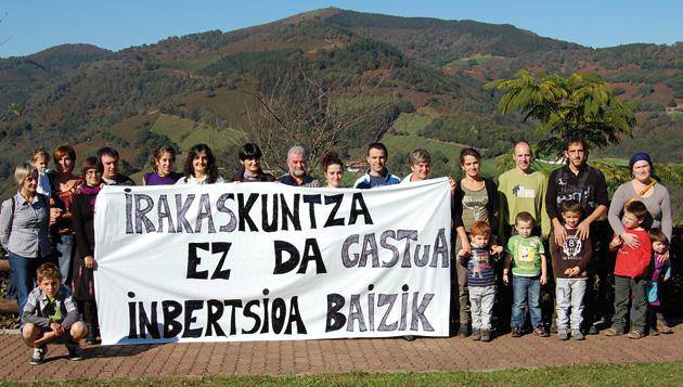 Herritarrak ere hezkuntza publikoaren murrizketen kontra 