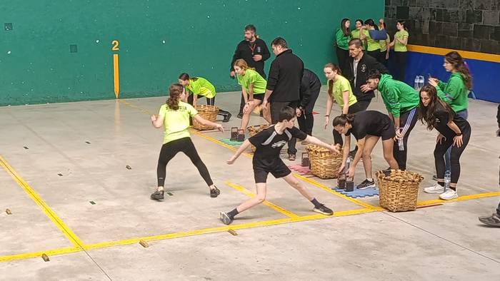 Sailkapen orokorrean Basaburuko taldeak lider dira Nafarroako Kirol Jokoetan