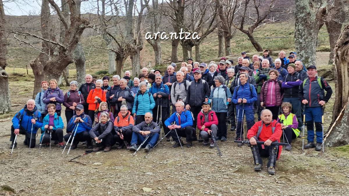 [BIDEOA] Arantzako mendietan ibili dira Arkupeak elkarteko mendizaleak