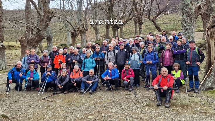 [BIDEOA] Arantzako mendietan ibili dira Arkupeak elkarteko mendizaleak