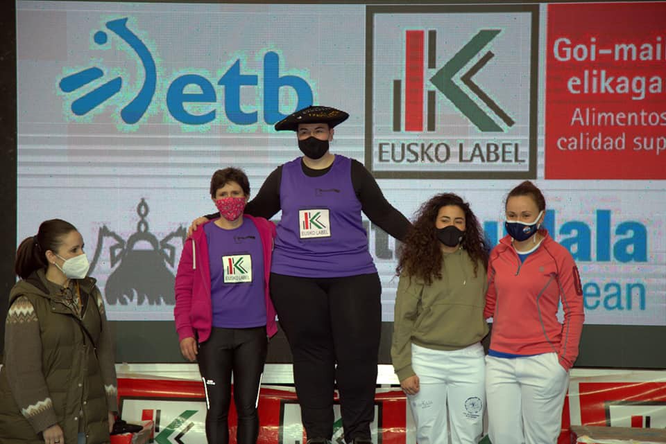 Nerea Sorondo txapeldun eta Maika Ariztegi bigarren emakumezkoen aizkolari txapelketan