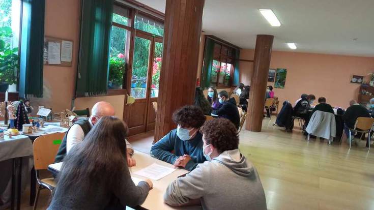 Toki Onako ikasleek Berako jubilotekako kideak elkarrizketatu dituzte