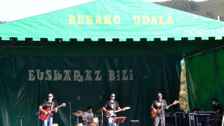 Mugaldekoak Band taldeak kontzertu beroa eman du Beran