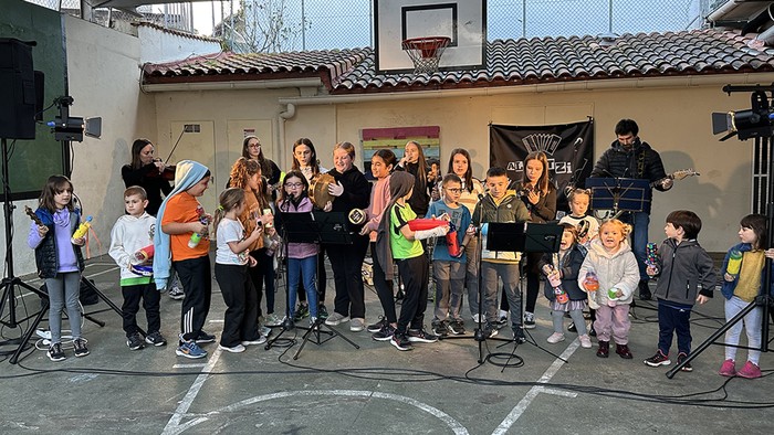 Haurrentzat instrumentu tailerra eta erromeria parte hartzailea Arantzan