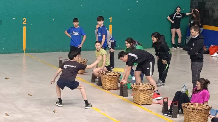 Basaburuko kirolariak bikain Nafarroako Kirol Jokoen hirugarren jardunaldian ere