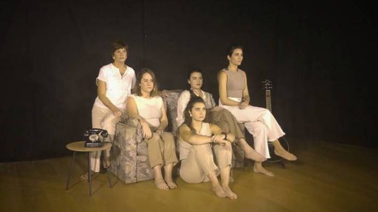 Ortziralean Goaz antzerki taldearekin Iruritan izanen den Irati Barojarekin egon gara