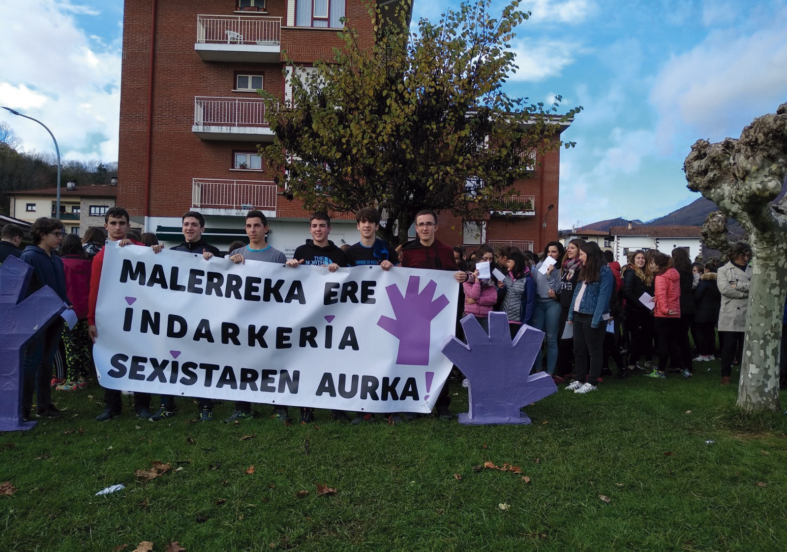 Azaroaren 25aren bueltan hainbat ekitaldi izanen dituzte Donezteben ere