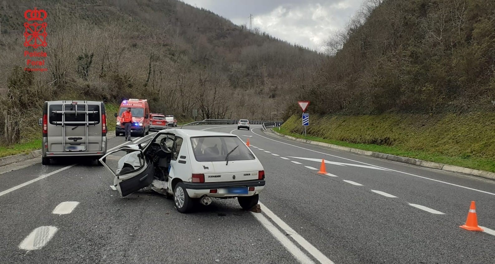 Igantziko bentetan auto istripu batean larriki zauritu den gizonezko bat Baionako ospitalera eraman dute