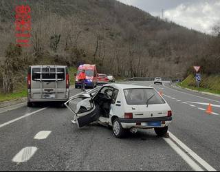 Igantziko bentetan auto istripu batean larriki zauritu den gizonezko bat Baionako ospitalera eraman dute