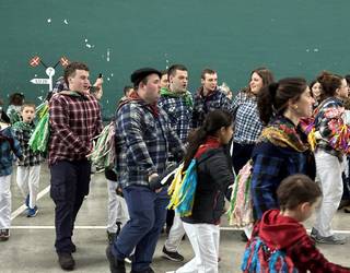 [ARGAZKIAK] Giro ederrean hasi dituzte inauteak aranztarrek