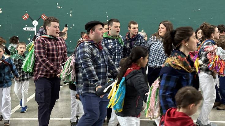 [ARGAZKIAK] Giro ederrean hasi dituzte inauteak aranztarrek