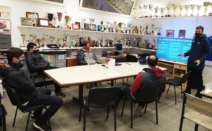 Baztan Futbol Taldekoek prestakuntza saioa izan dute Realeko futbolariekin