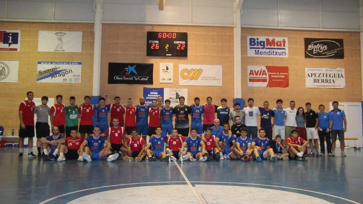 Superkopa irabaziz abiatu du denboraldia Errekako gizonezkoen eskubaloi taldeak