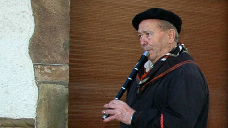 Jabier Larralde Arizkungo txistularia hil da