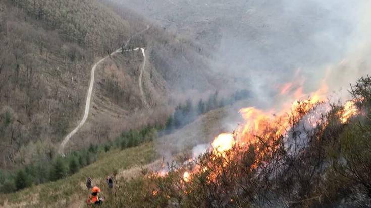 Asteburu honetan ere larreak erretzen aritu dira Arantzan