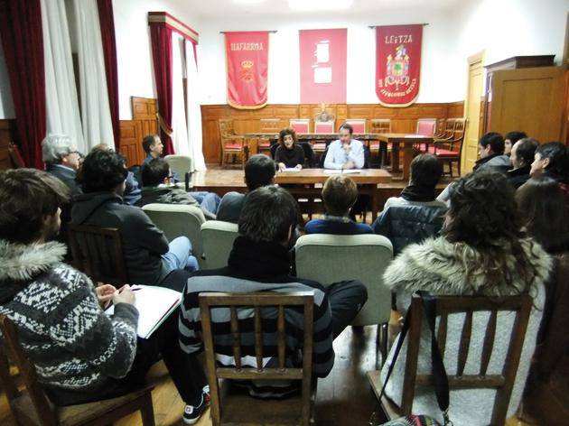 Nafar parlamentariak herrian 