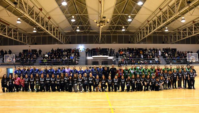 Euskal Herriko bi eskubaloi talde onenek Elizondon jokatu dute asteazken honetan