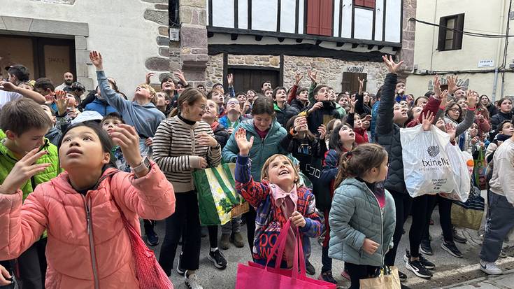 [ARGAZKIAK] Eskean eta kantuan bukatu dute 2025a Beran