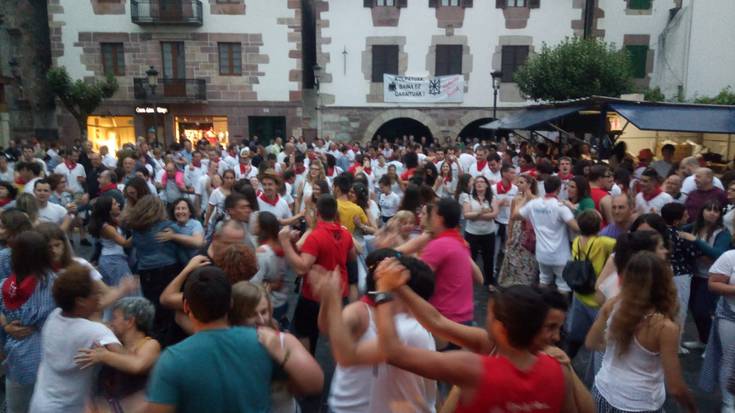 Doneztebeko San Pedro bestak antolatzen hasteko bilera deitu dute apirilaren 28an